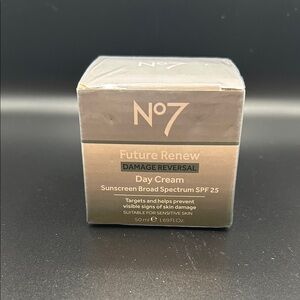 No 7 Future Renew Day Cream SPF 25+ NEW